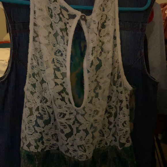 Lace dress - Picture 3 of 3